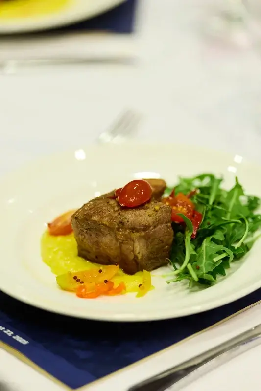 Short rib dish with arugula and golden sauce